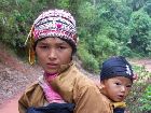 Femme a l enfant Hmong.jpg